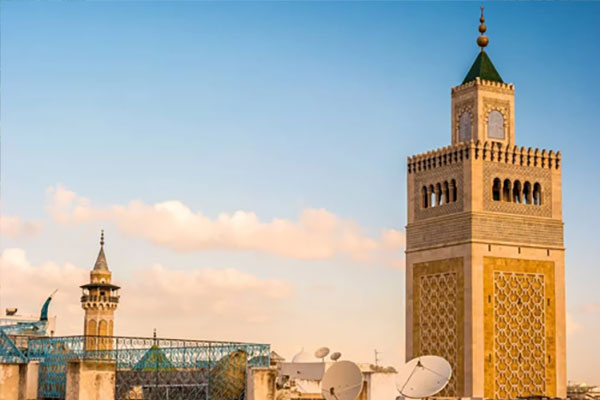 Al Zaytuna Mosque in Tunis منارات مضئية في إفريقيا