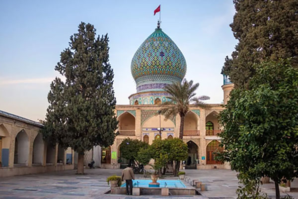 Imamzadeh ye Ali Ibn Hamze in Iran منارات مضئية في آسيا