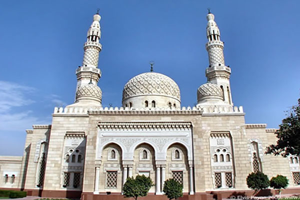 Jumeirah Grand Mosque Dubai UAE منارات مضئية في آسيا