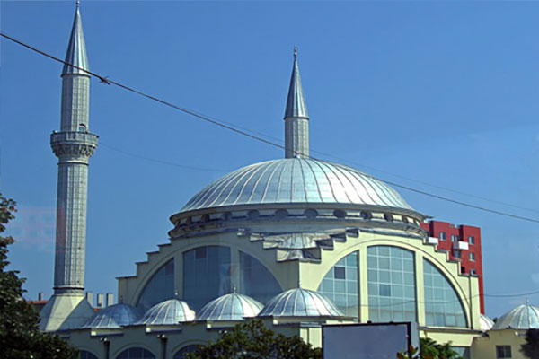 Lead Mosque Shkoder Albania منارات مضئية في أوروبا