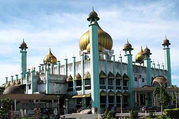 Masjid Bahagian Kuching Sarawak Malaysia منارات مضئية في آسيا