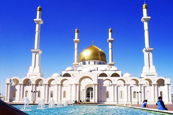 Nur Astana Mosque Astana Kazakhstan منارات مضئية في آسيا