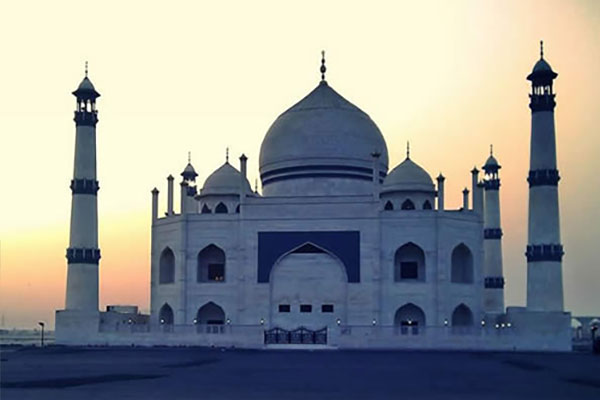 Siddiqa Fatima Zahra Mosque Kuwait منارات مضئية في آسيا