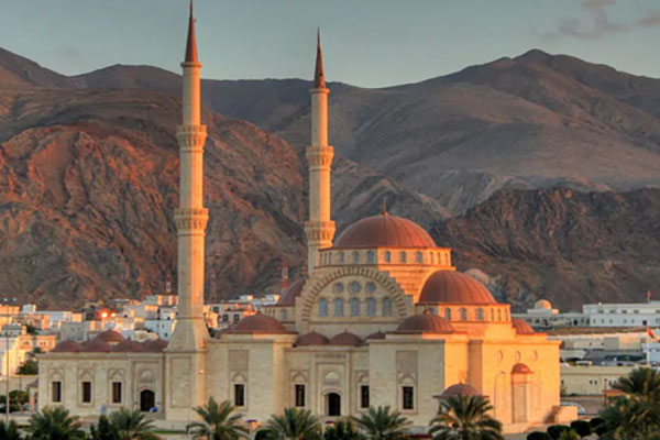 Sultan Qaboos Grand Mosque in Oman منارات مضئية في آسيا