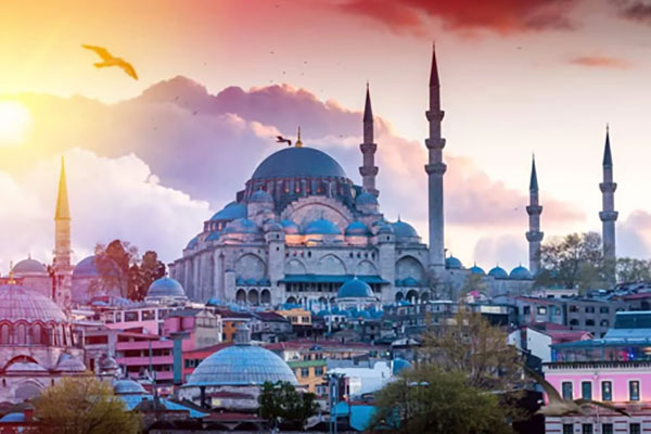 The Blue Mosque in Turkey منارات مضئية في أوروبا