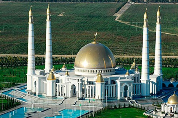 Turkmenbashy Ruby Mosque in Turkmenistan منارات مضئية في آسيا